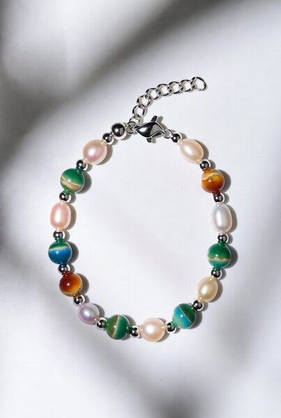 Green agate and freshwater pearl bracelet with steel spacers